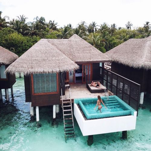 Get instance access to blue lagoon waters at Sheraton Maldives 
.
.
๐ท Meryl Denis
#maldives #maldivesislands #maldivesresorts #naalistravels #travelmore #travel #travelgram #beach #beachdestination #lagoon #watervilla #maldivas #tourism #tour #travellers #maldives