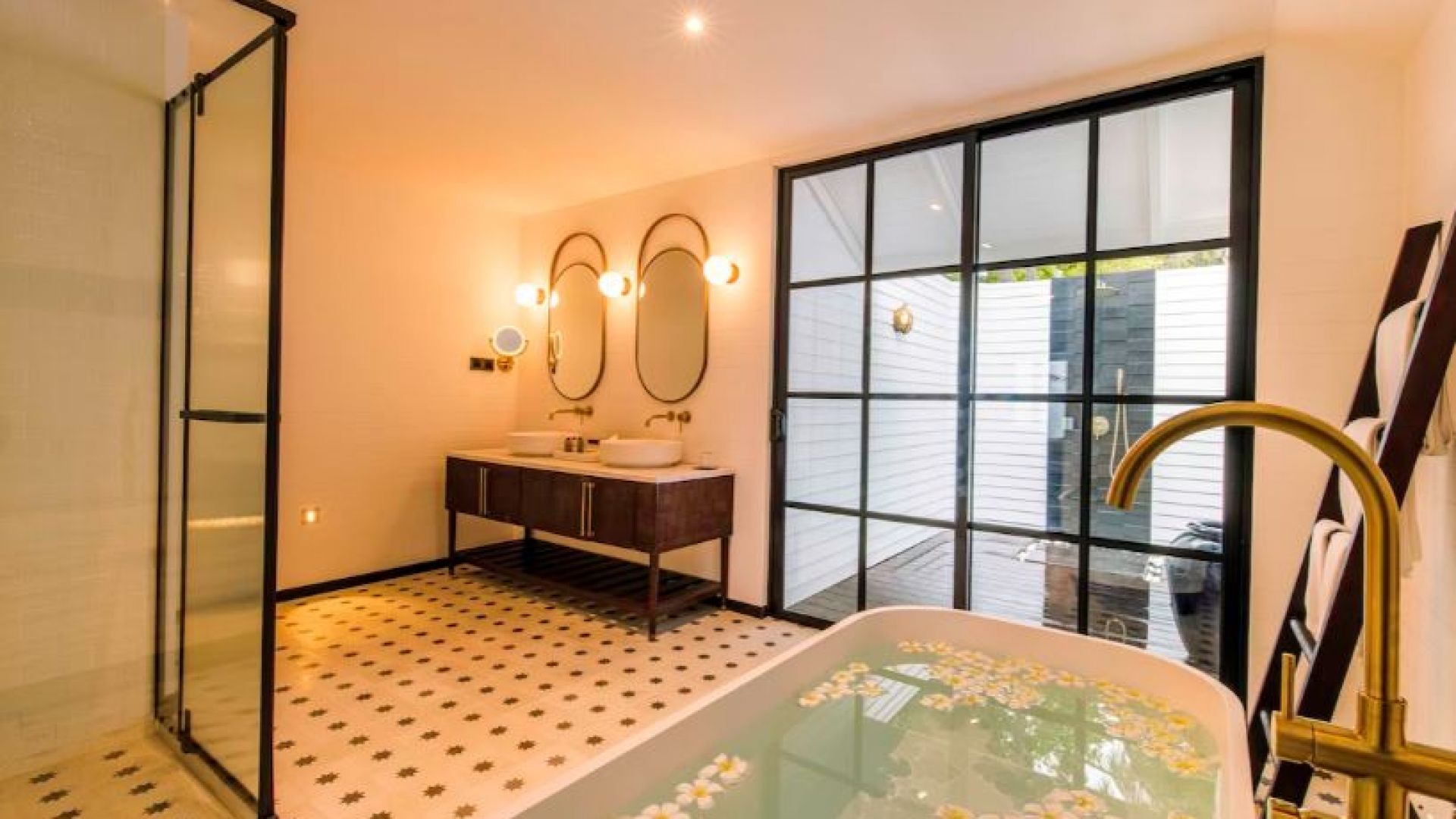 Paradise Island Resort & Spa