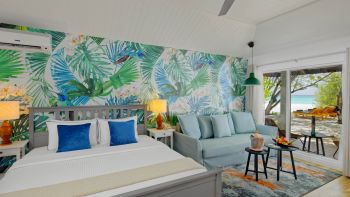 Вилла у лагуны с бассейном