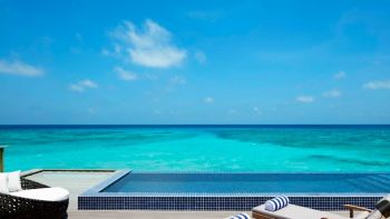 プール付き水上ヴィラ