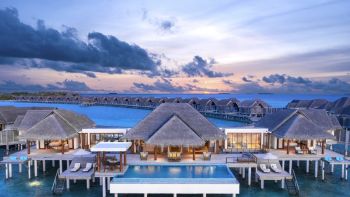 Two Bedroom Sunset Over Water Pool Residence