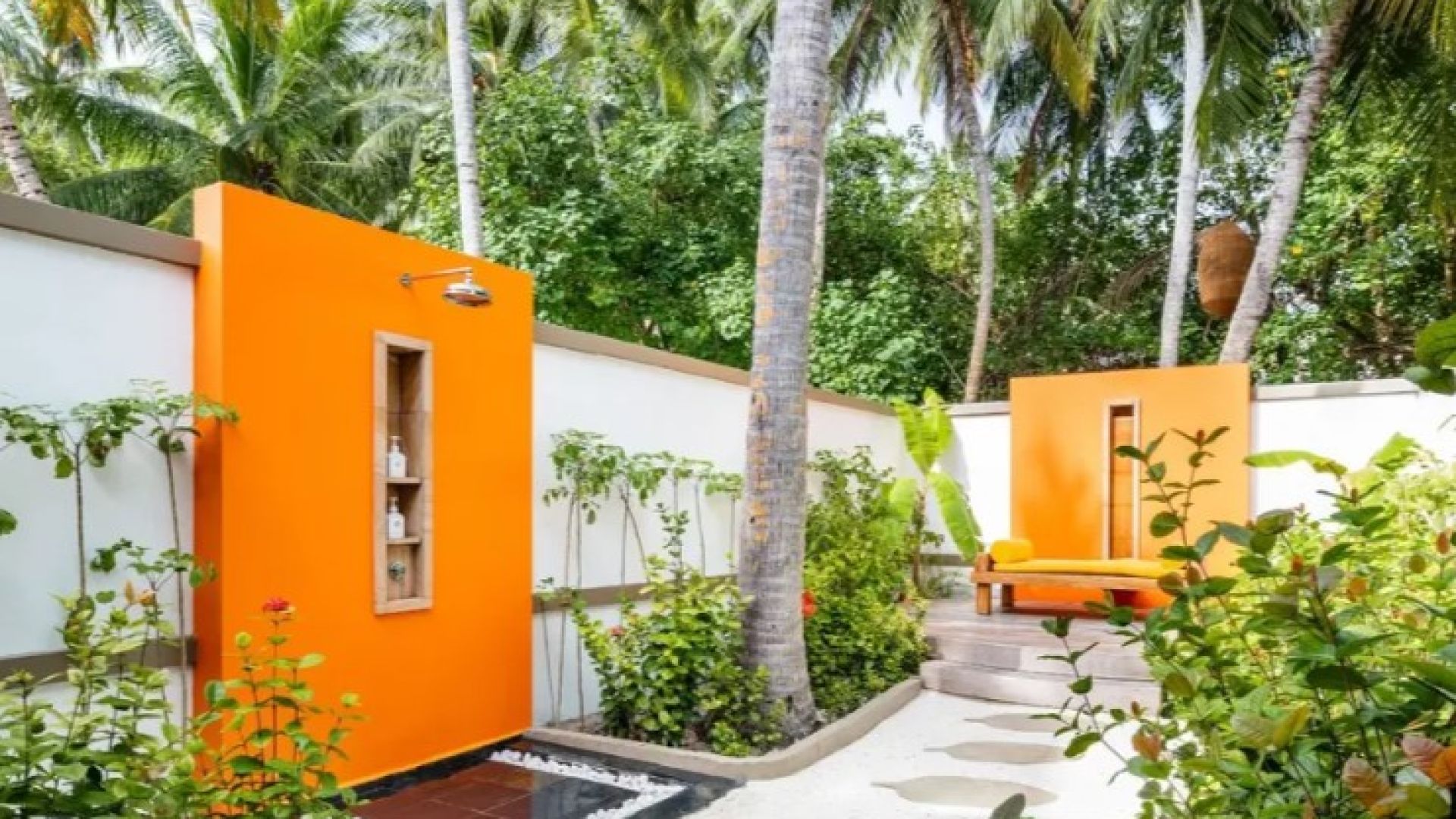 Ангсана Велавару