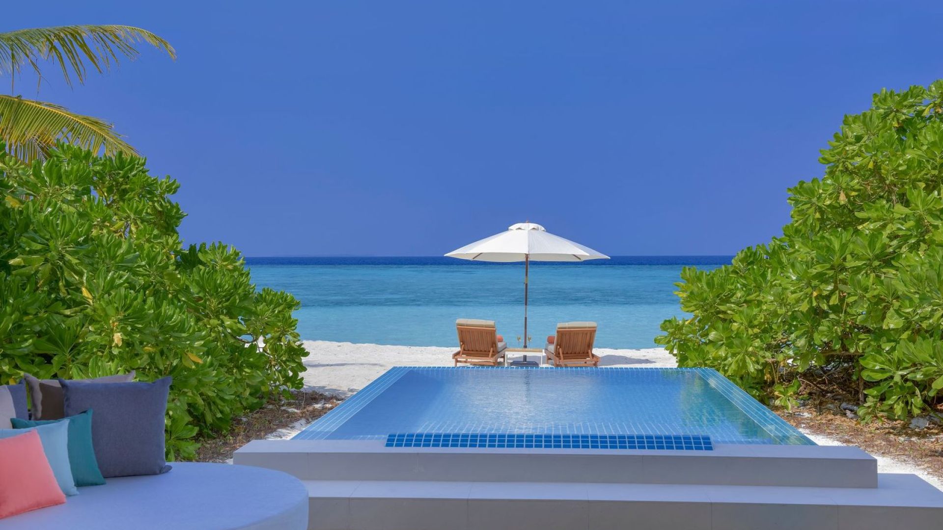 Emerald Farufushi Resort & Spa