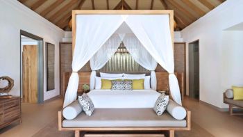 水上プールヴィラ