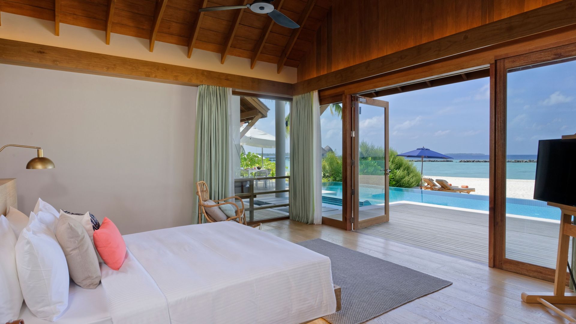 Emerald Farufushi Resort & Spa