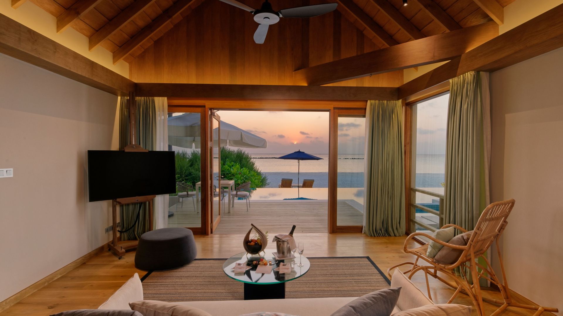 Emerald Farufushi Resort & Spa