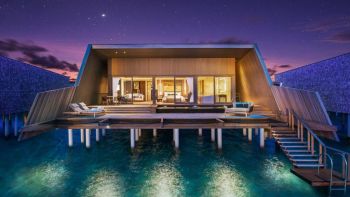 プール付きサンセット水上ヴィラ