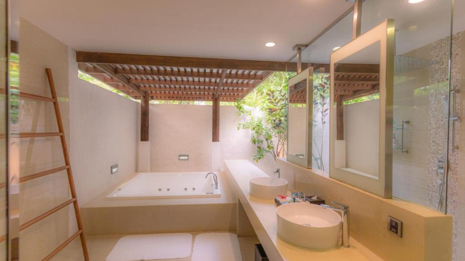 Hideaway Beach Resort & Spa