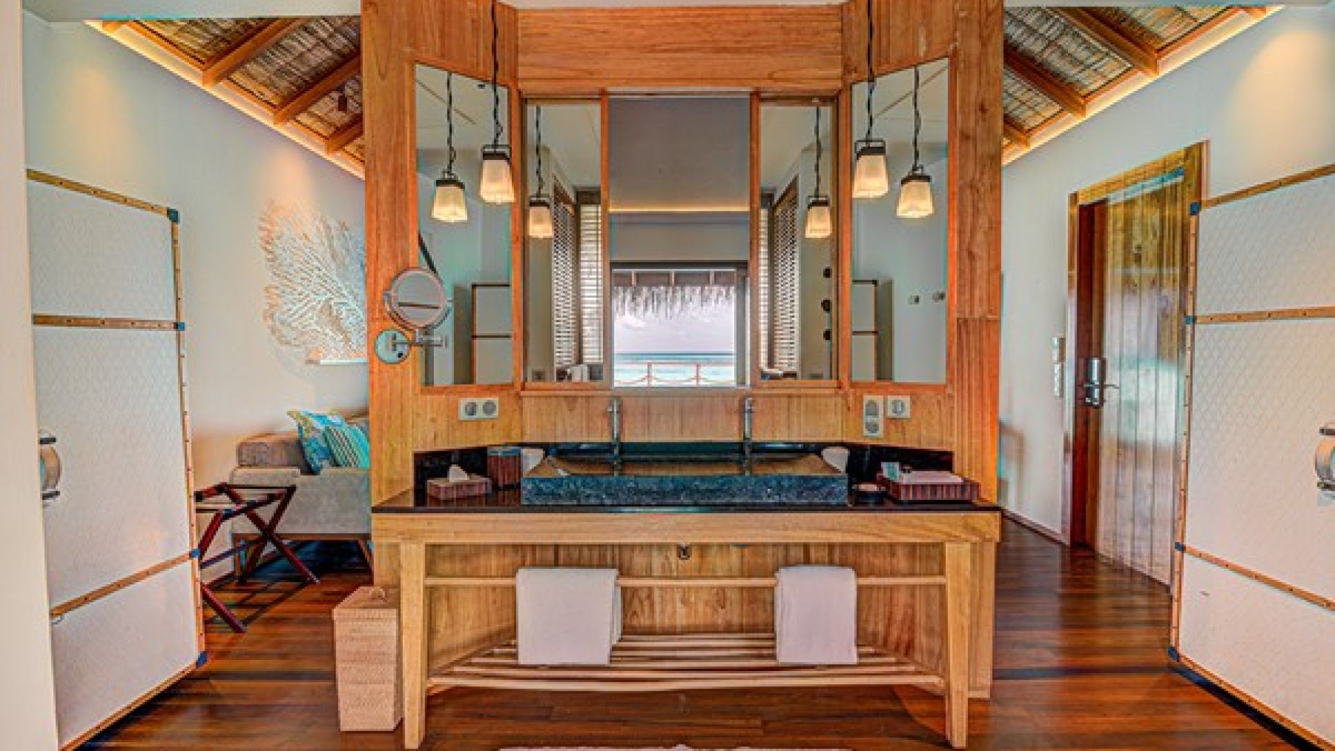 コンスタンスムーフシ