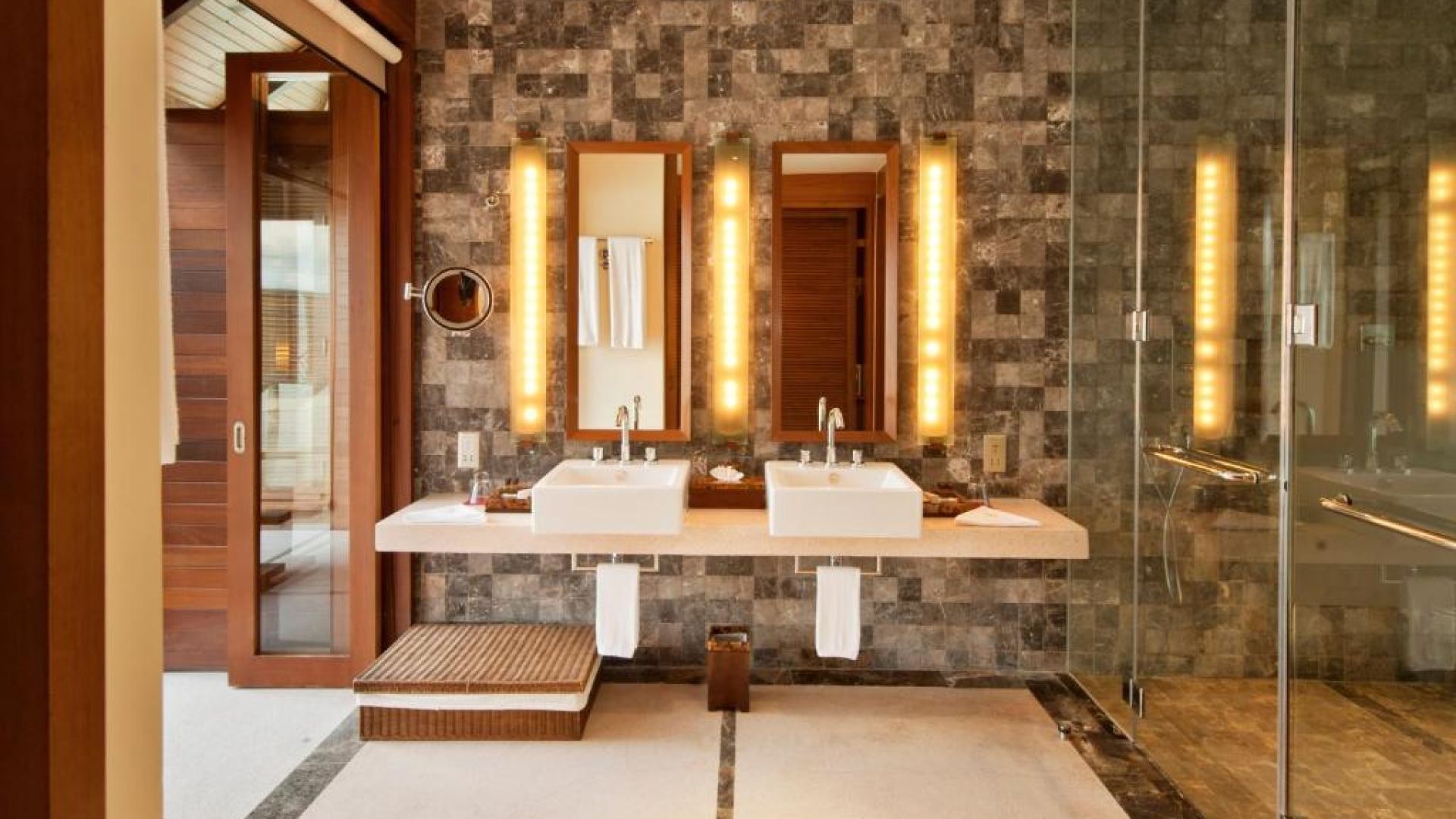 Paradise Island Resort & Spa