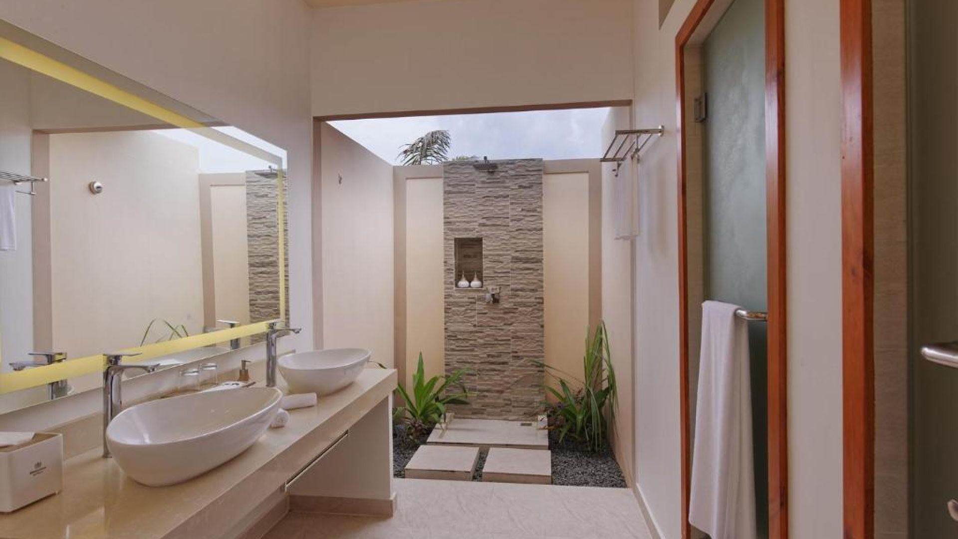 Brennia Kottefaru Maldives