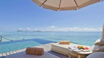 サンセットラグーンスイートプール付